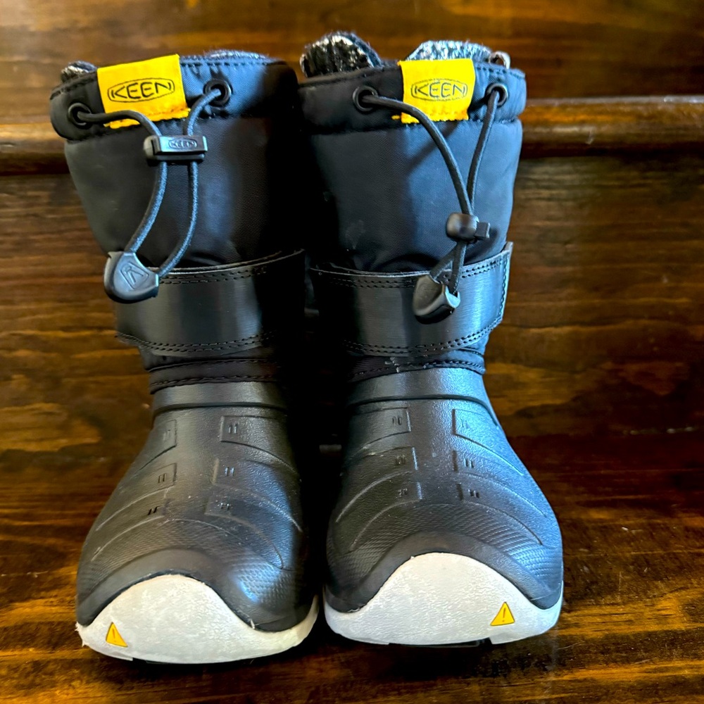 New Keen winter boots